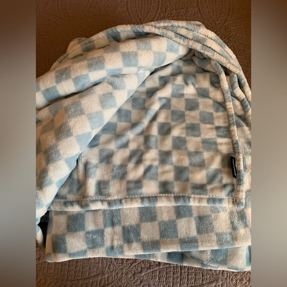 Lucky Brand Sky and Ivory Checkered Throw - Picture 4 of 5